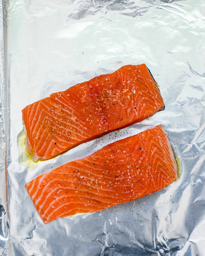 Baked salmon in foil